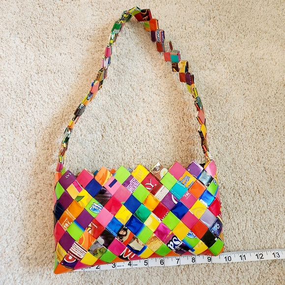 $3/25 Super Fun Wrapper Purse - Picture 3 of 5